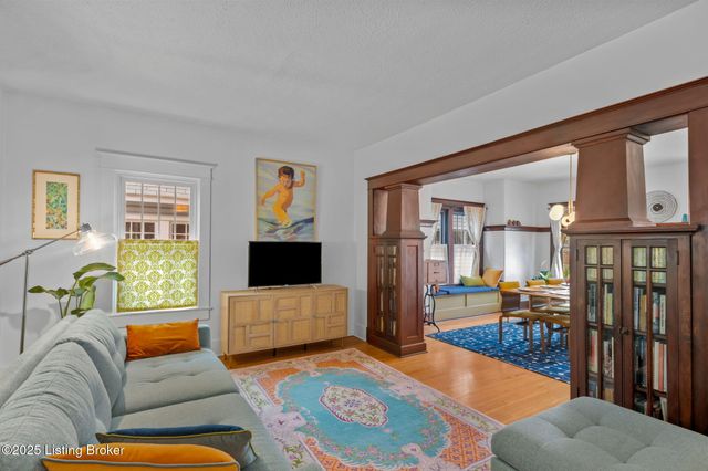 1914 Ivanhoe Ct, Louisville, KY 40205