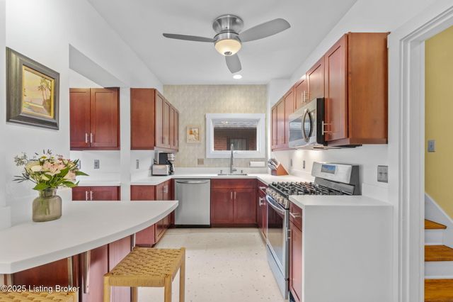 1914 Ivanhoe Ct, Louisville, KY 40205