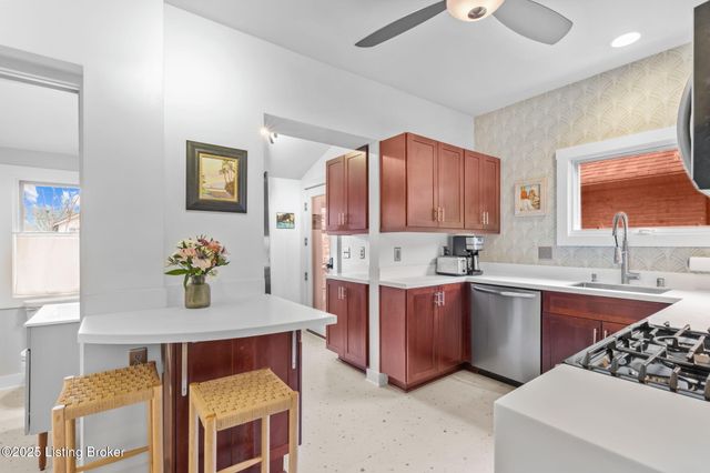 1914 Ivanhoe Ct, Louisville, KY 40205