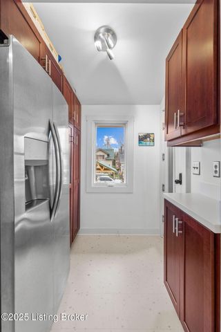 1914 Ivanhoe Ct, Louisville, KY 40205