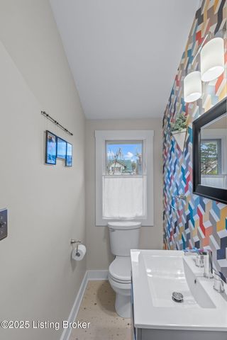 1914 Ivanhoe Ct, Louisville, KY 40205