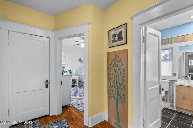 1914 Ivanhoe Ct, Louisville, KY 40205