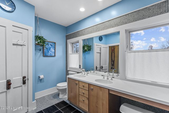 1914 Ivanhoe Ct, Louisville, KY 40205