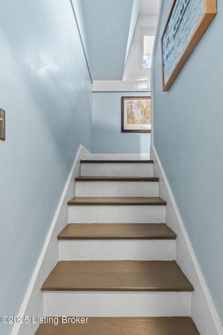 1914 Ivanhoe Ct, Louisville, KY 40205