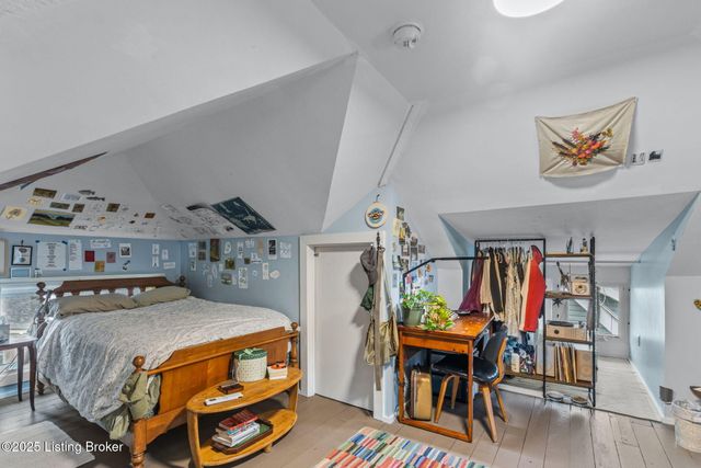 1914 Ivanhoe Ct, Louisville, KY 40205