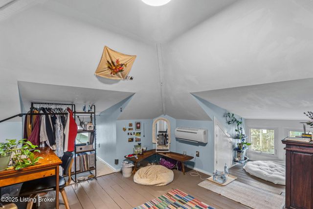 1914 Ivanhoe Ct, Louisville, KY 40205