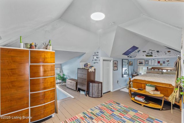 1914 Ivanhoe Ct, Louisville, KY 40205