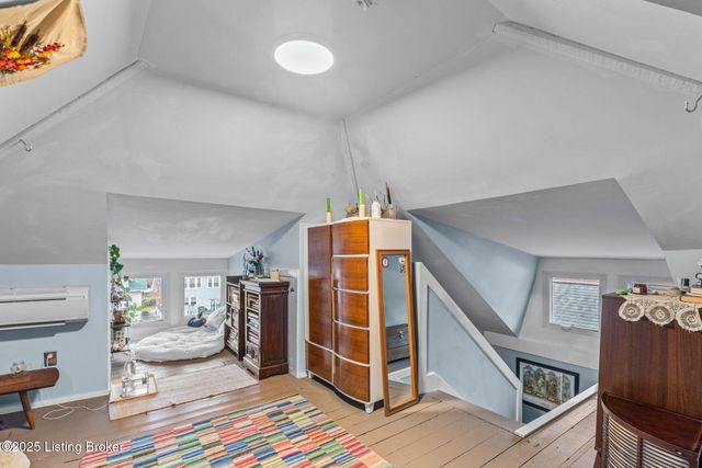 1914 Ivanhoe Ct, Louisville, KY 40205