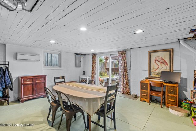 1914 Ivanhoe Ct, Louisville, KY 40205