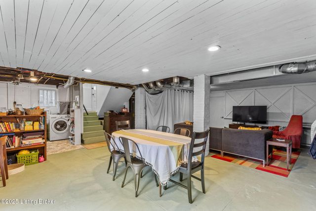 1914 Ivanhoe Ct, Louisville, KY 40205