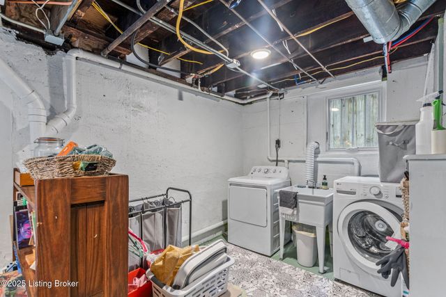 1914 Ivanhoe Ct, Louisville, KY 40205