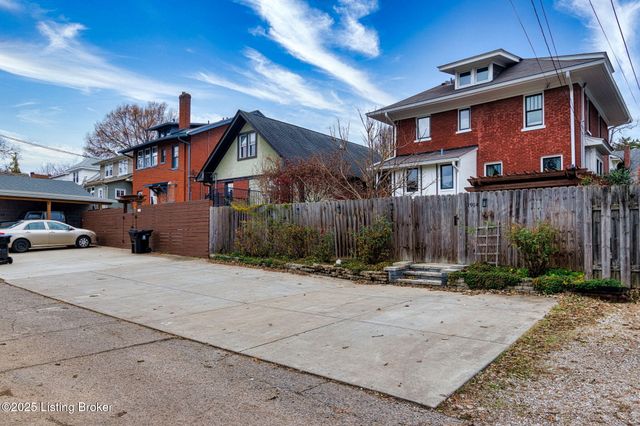 1914 Ivanhoe Ct, Louisville, KY 40205