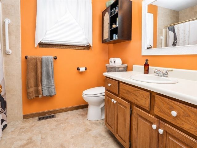 100 Saint Nicholas Ave, Worcester, MA 01606