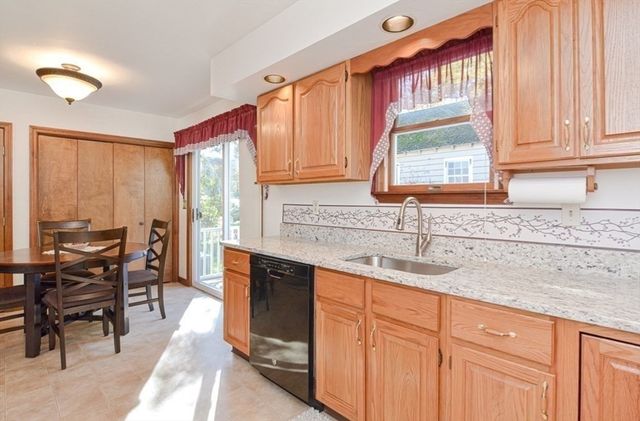 100 Saint Nicholas Ave, Worcester, MA 01606