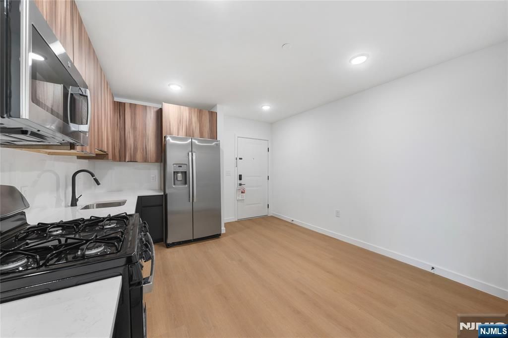 768 Bergen Street 5D, Newark, NJ 07108