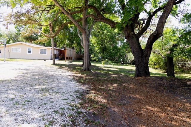 544 FARNUM DRIVE, Tarpon Springs, FL 34689