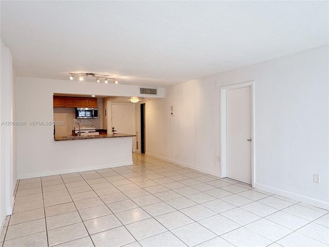2175 NE 170th Street 104, North Miami Beach, FL 33162