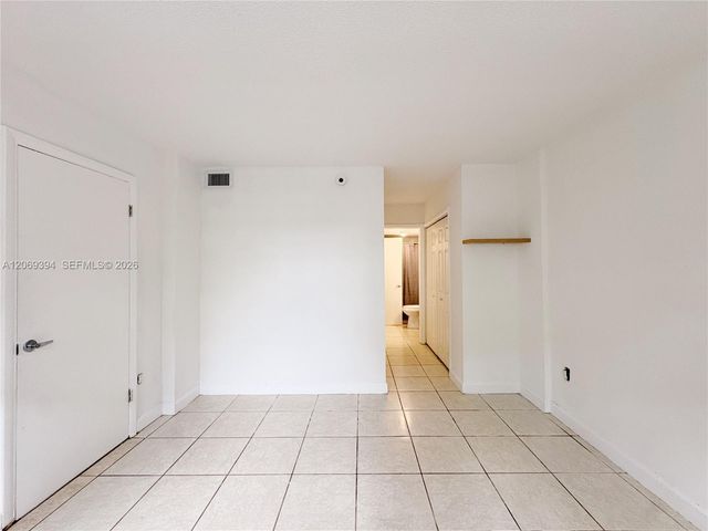2175 NE 170th Street 104, North Miami Beach, FL 33162