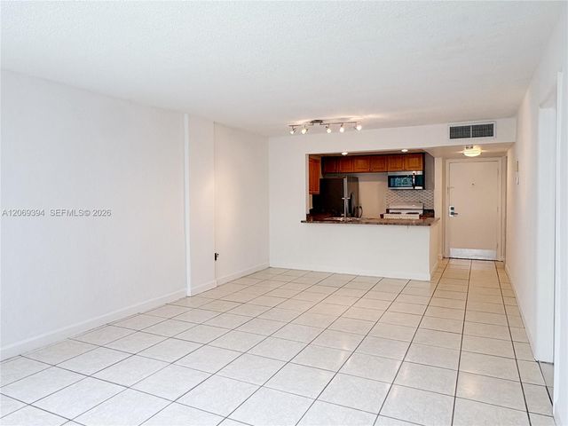 2175 NE 170th Street 104, North Miami Beach, FL 33162