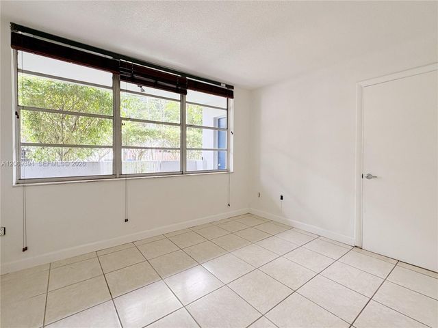 2175 NE 170th Street 104, North Miami Beach, FL 33162