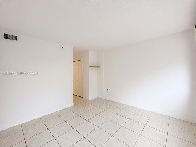 2175 NE 170th Street 104, North Miami Beach, FL 33162