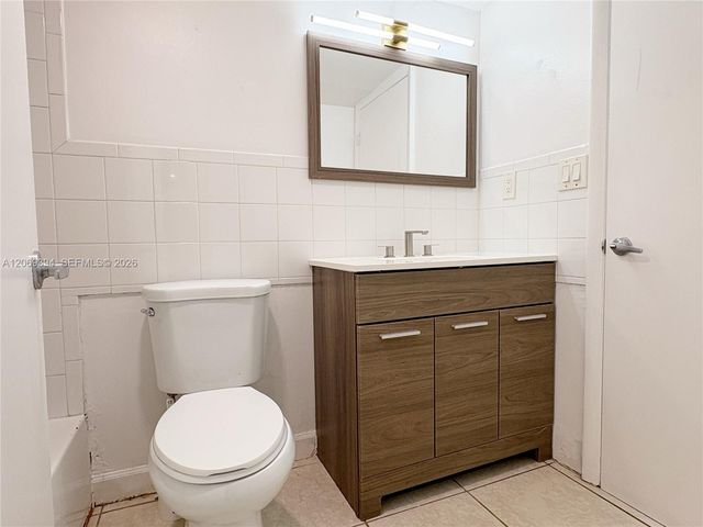 2175 NE 170th Street 104, North Miami Beach, FL 33162