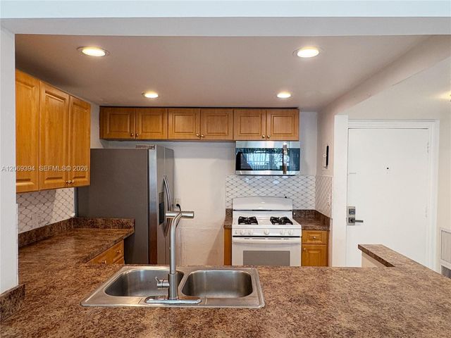 2175 NE 170th Street 104, North Miami Beach, FL 33162