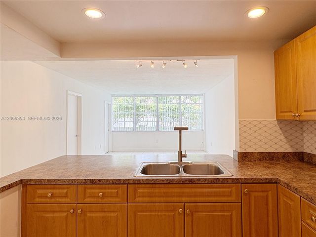 2175 NE 170th Street 104, North Miami Beach, FL 33162