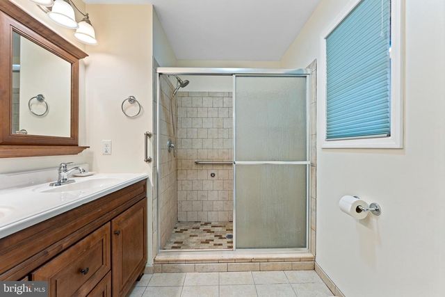 807 WESTFIELD RD, Moorestown, NJ 08057