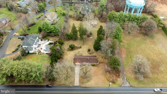 807 WESTFIELD RD, Moorestown, NJ 08057