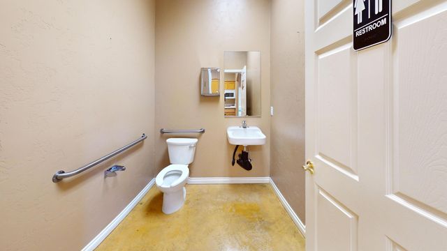 220 NW Meadow Lakes Drive, Prineville, OR 97754