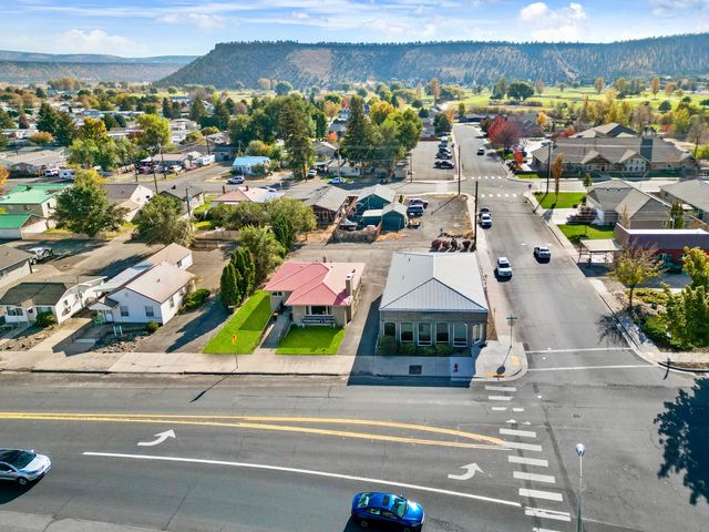 220 NW Meadow Lakes Drive, Prineville, OR 97754