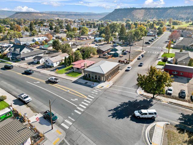220 NW Meadow Lakes Drive, Prineville, OR 97754