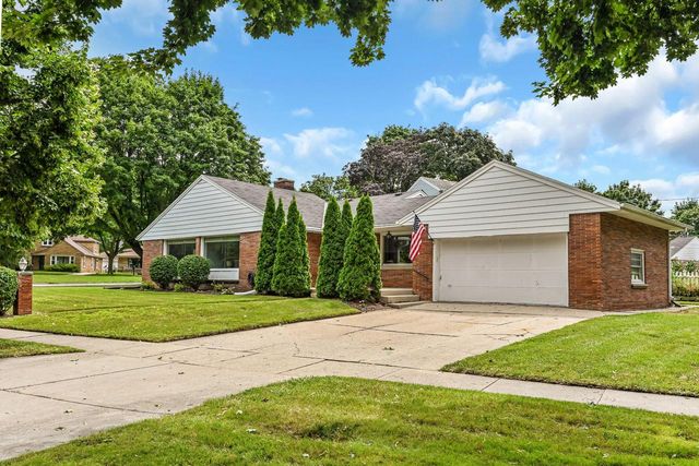 10209 W Vienna AVENUE, Wauwatosa, WI 53222
