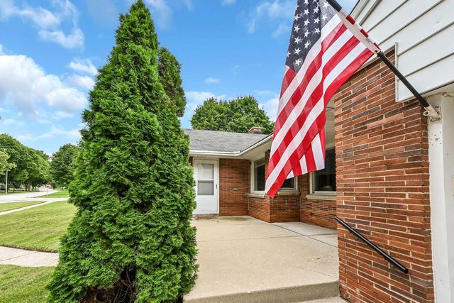 10209 W Vienna AVENUE, Wauwatosa, WI 53222