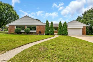 10209 W Vienna AVENUE, Wauwatosa, WI 53222