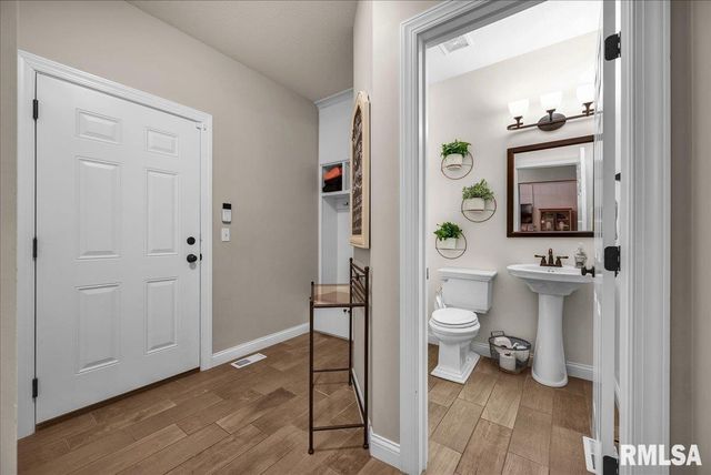 138 CAMELIN Drive, Washington, IL 61571