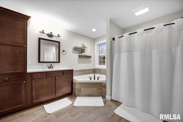 138 CAMELIN Drive, Washington, IL 61571