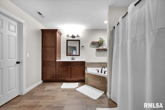 138 CAMELIN Drive, Washington, IL 61571