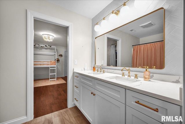 138 CAMELIN Drive, Washington, IL 61571