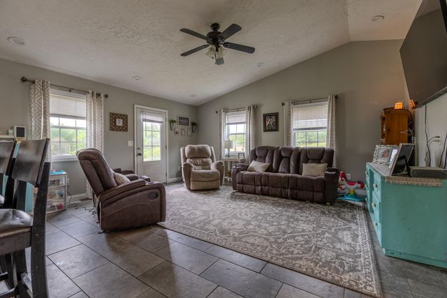 25 Dawn, Morehead, KY 40351