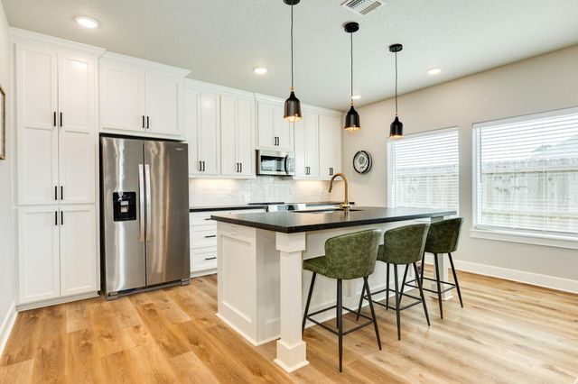 628 Greystone Lane, Angleton, TX 77515