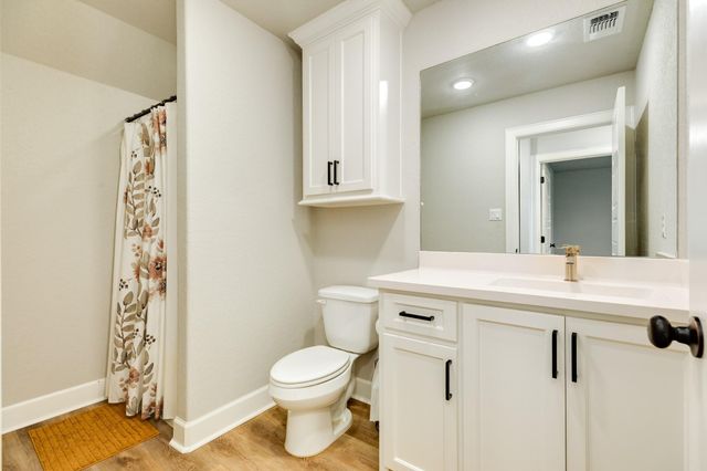 628 Greystone Lane, Angleton, TX 77515