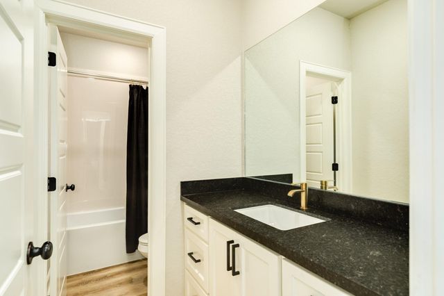 628 Greystone Lane, Angleton, TX 77515