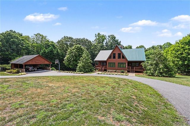 181 Mountaineer Lane, Pinnacle, NC 27043
