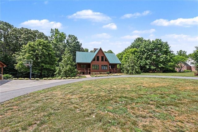 181 Mountaineer Lane, Pinnacle, NC 27043