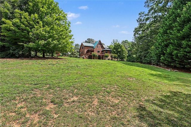 181 Mountaineer Lane, Pinnacle, NC 27043