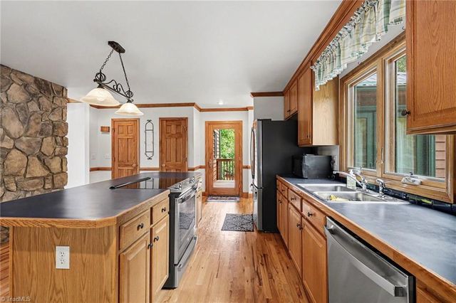 181 Mountaineer Lane, Pinnacle, NC 27043