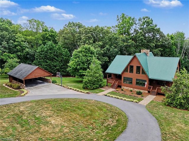 181 Mountaineer Lane, Pinnacle, NC 27043