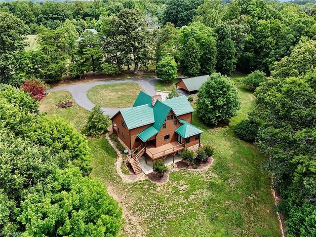 181 Mountaineer Lane, Pinnacle, NC 27043